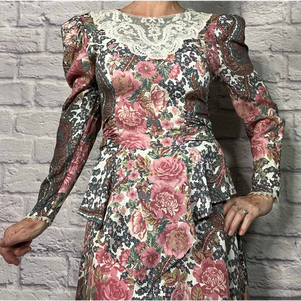 Beautiful Vintage 80's Victorian Floral Midi Dress - Picture 1 of 16